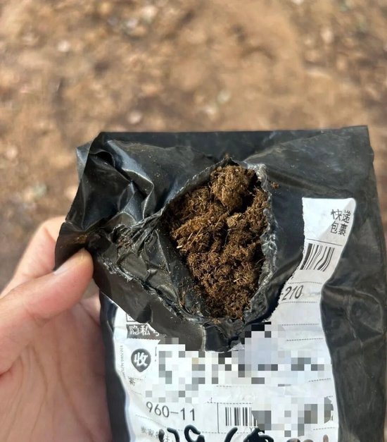 女子收陌生包裹，打开一闻竟是牛粪！警方以“被侮辱案	”立案	，律师：可处拘留或罚款