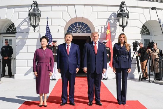 习近平和彭丽媛同特朗普夫妇茶叙	，高清大图来了！