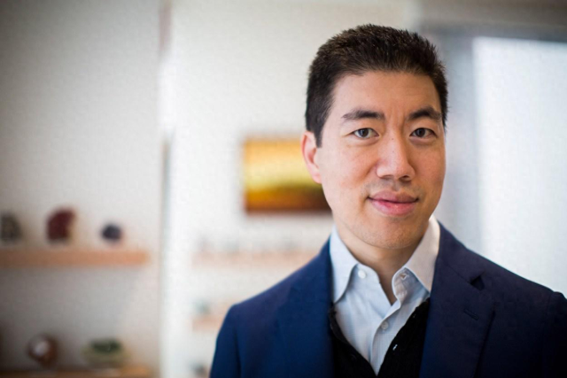 精准基因编辑、蛋白质电子转移、自组装单分子层，谁能摘得诺贝尔化学奖？两位专家给出他们的判断